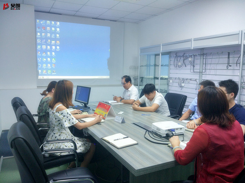 開會是為了解決問題，而不是重復(fù)問題