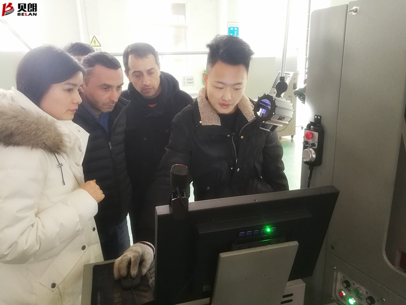 號(hào)外、號(hào)外，貝朗自動(dòng)折線機(jī)廠家又迎來外國客戶啦